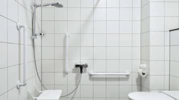 Douche, sèche-cheveux, serviettes fournies