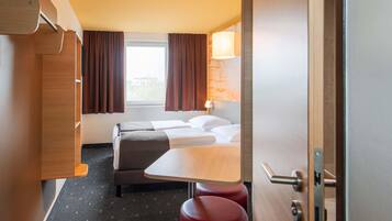 Schreibtisch, schallisolierte Zimmer, kostenloses WLAN, Bettwäsche