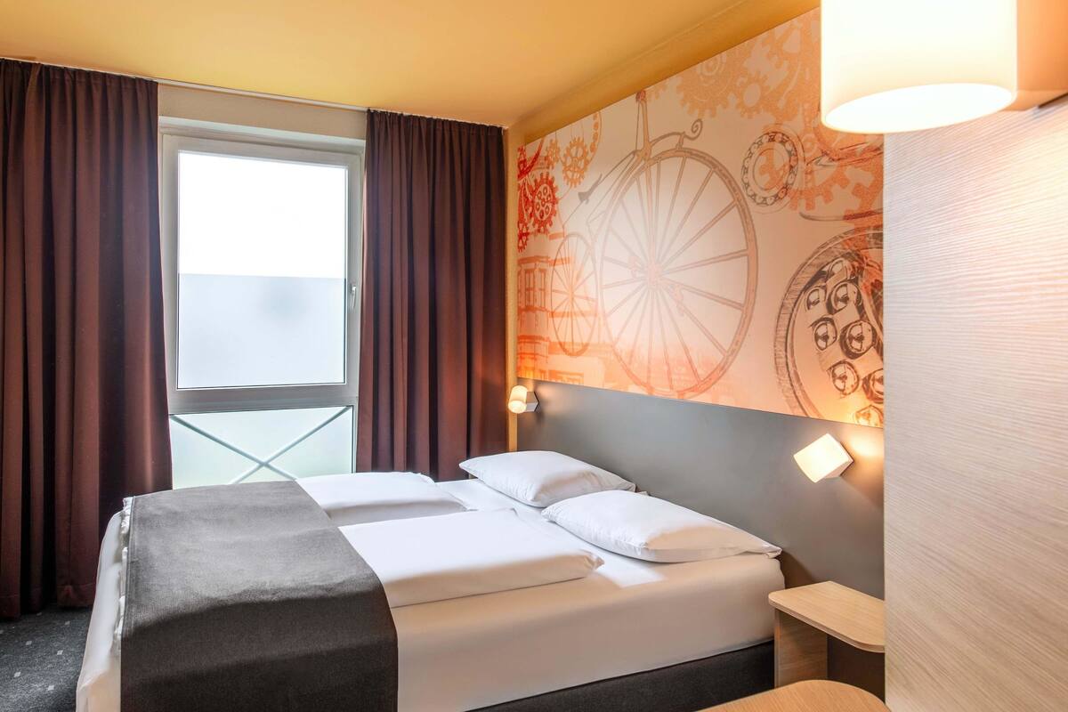 Double Room | Desk, soundproofing, free WiFi, bed sheets