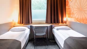 Desk, soundproofing, free WiFi, bed sheets