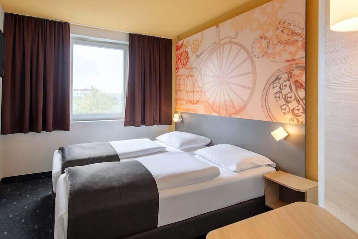 Twin kamer | Een bureau, geluiddichte muren, gratis wifi, beddengoed