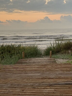 Beach nearby, sun-loungers, beach towels