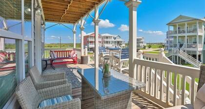 Memorial Day is now available! Wrap around decks w/gulf views! Dogs welcome!