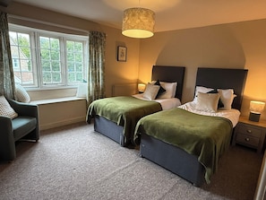 4 bedrooms, iron/ironing board, free WiFi, bed sheets - Tuckers Grave Inn - Historic Inn & Cider Pub (Radstock)