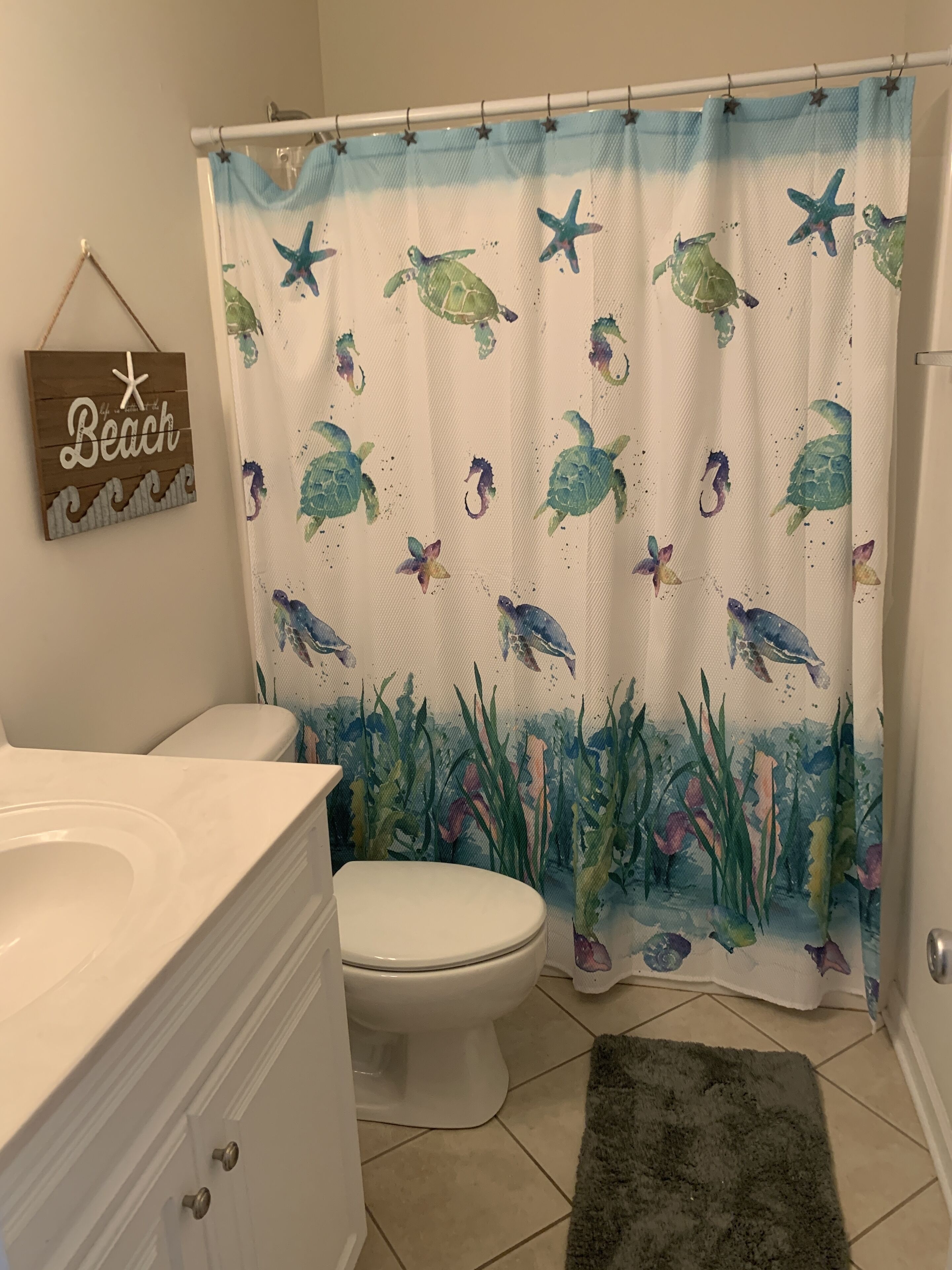 Spacious 3 bedroom, 2 bathroom home located in 1.5 miles from Carolina Beach☀️