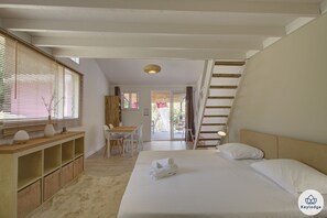 Quarto família | Individualmente decorados, individualmente mobiliados, escrivaninha