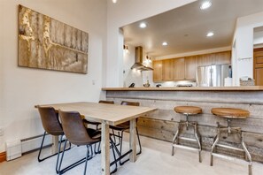 House | Private kitchen | Fridge, microwave, dishwasher, coffee/tea maker - 1-brookside 307 (Avon)