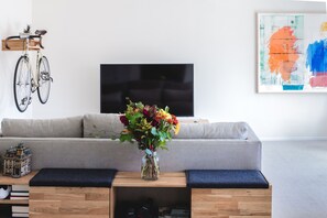 تلفزيون، ألعاب فيديو، مشغل دي في دي، ستيريو