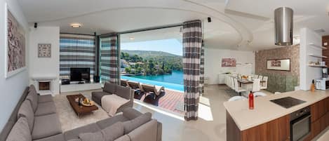 Fernseher, DVD-Player, Tischtennisplatte, Stereoanlage