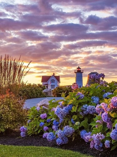 Cozy Cottage with a Bubbly Hot Tub by "Nubble" Lighthouse 