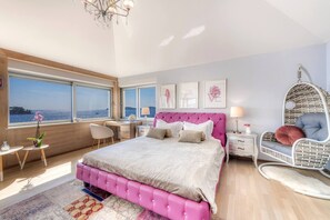 5 bedrooms, iron/ironing board, free WiFi, bed sheets