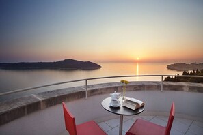 Outdoor dining - Luxury Villa Castello Dubrovnik with Pool & Sauna (Dubrovnik)