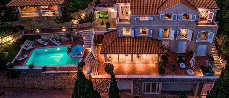 المنشأة من الخارج