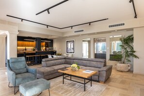 Interior - Luxury Beachfront Villa Dubrovnik Palace w/private pool and jacuzzi in Dubrovnik (Dubrovnik)