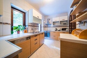 Fridge, microwave, oven, dishwasher