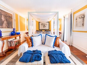 5 bedrooms, in-room safe, iron/ironing board, free WiFi