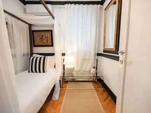 5 bedrooms, in-room safe, iron/ironing board, free WiFi