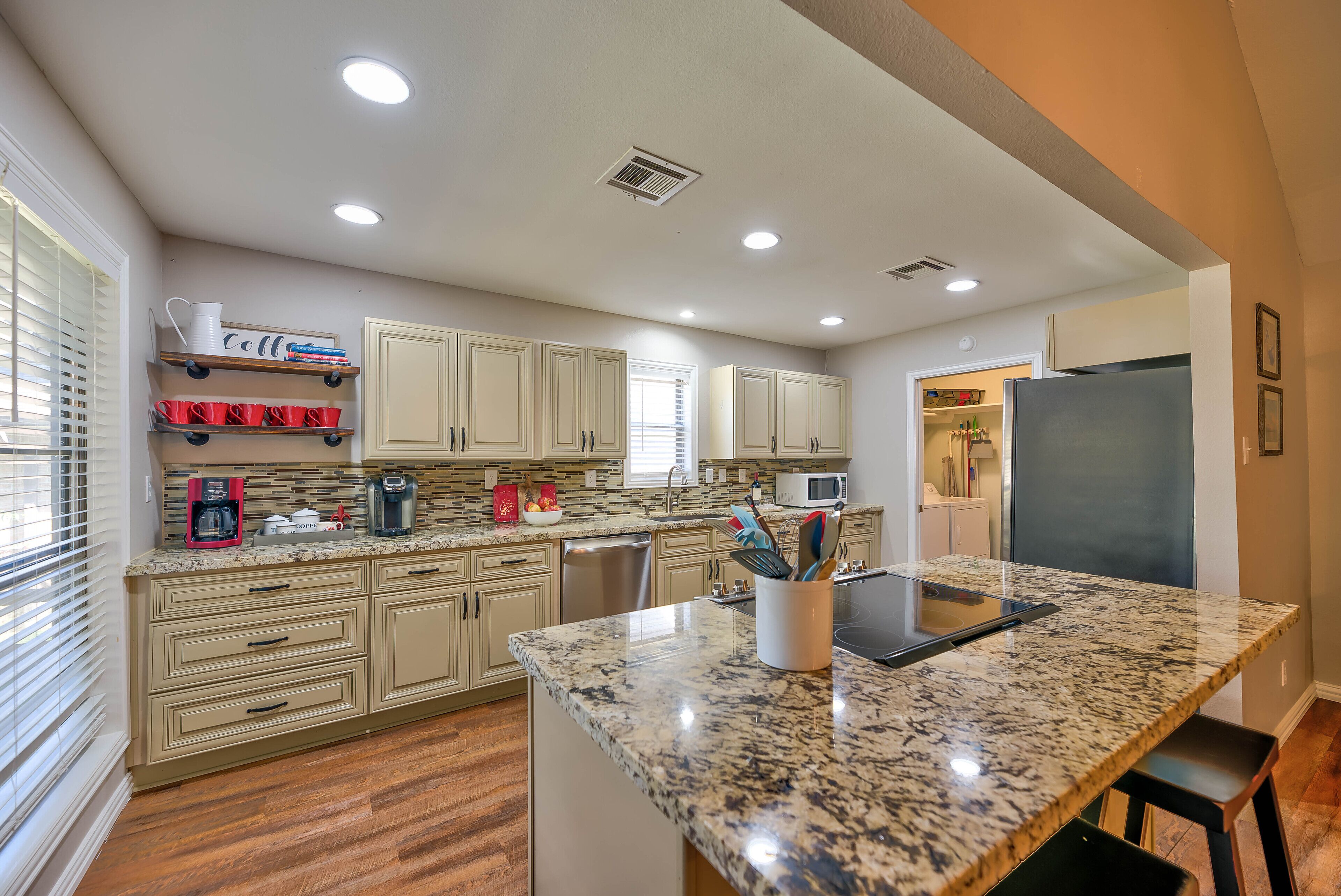 Updated Lakefront Home- EV Charger, Kayaks, Fire pit, Hot Tub