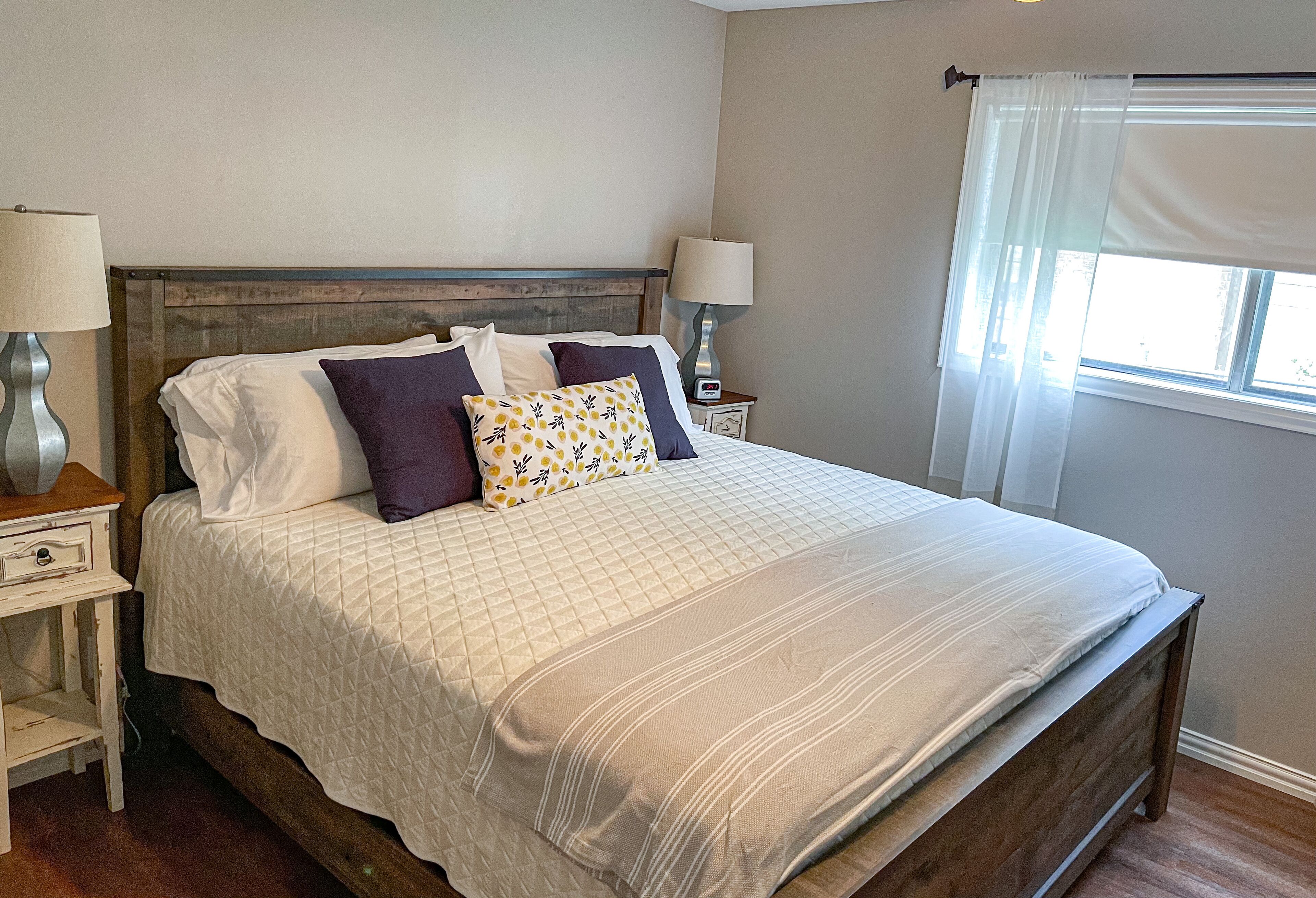 Updated Lakefront Home- EV Charger, Kayaks, Fire pit, Hot Tub