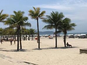 Una spiaggia nelle vicinanze