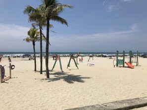 Una playa cerca