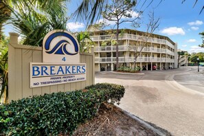 A multi-story hotel with a sign indicating it is private property and no beach access.