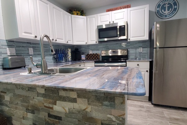 KĂŒhlschrank, Mikrowelle, Ofen, Herdplatte