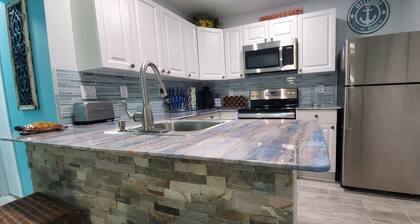 WALK TO GULF BEACH ACCESS! Coastal Studio – Starfish Stays 2C Dog Friendly.