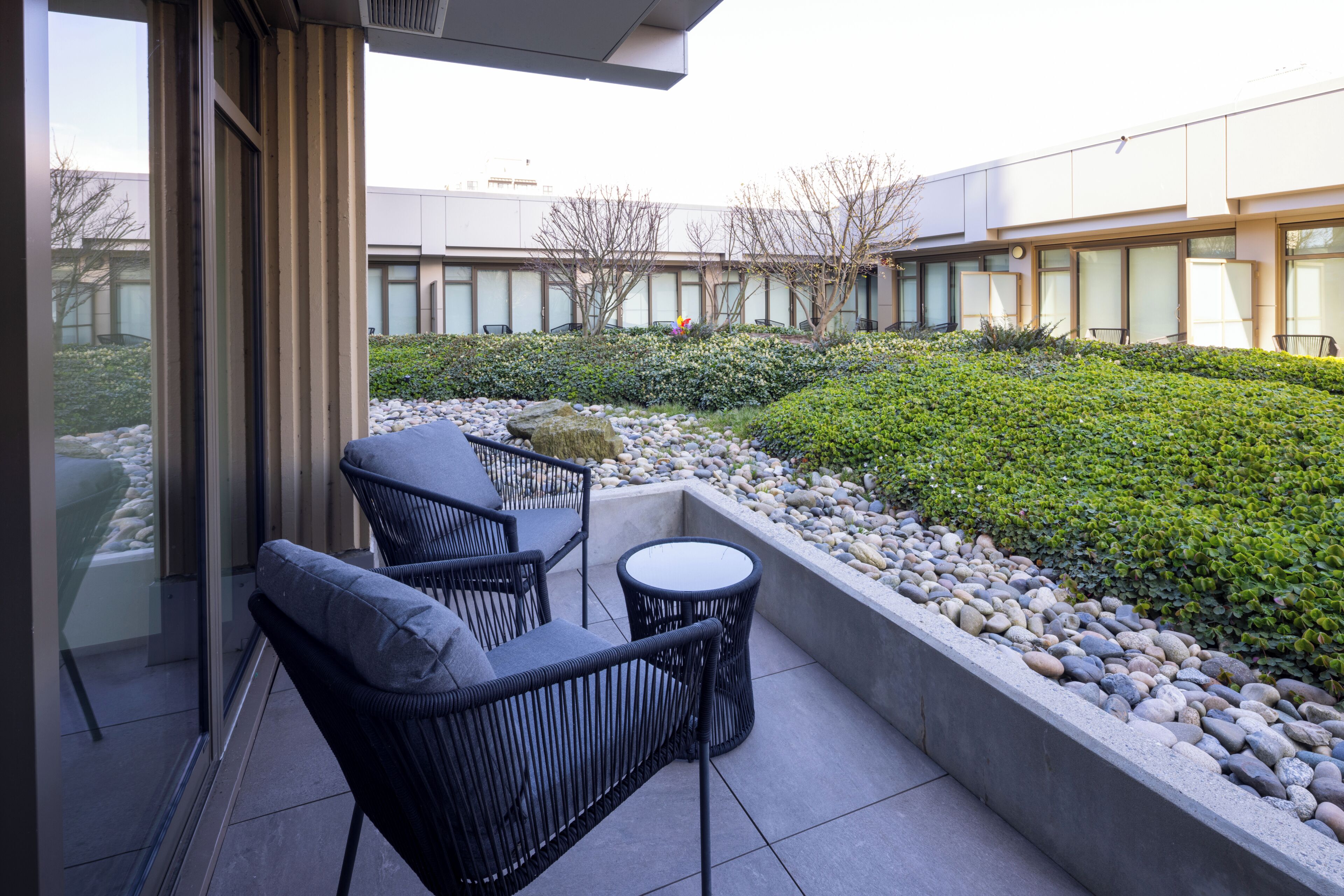 Suite, 1 cama King size y sofá cama, cocina, vista al patio | Terraza o patio