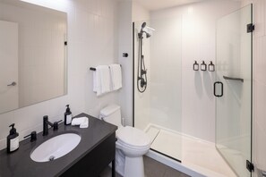 Suite, 1 Queen Bed | Bathroom | Designer toiletries, hair dryer, towels - Revival Apartments English Bay (Vancouver)