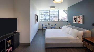 Suite, 1 cama de matrimonio grande, no fumadores, cocina | Mobiliario individual y espacio para trabajar con un portátil