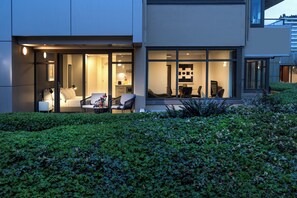 Exterior - Revival Apartments English Bay (Vancouver)