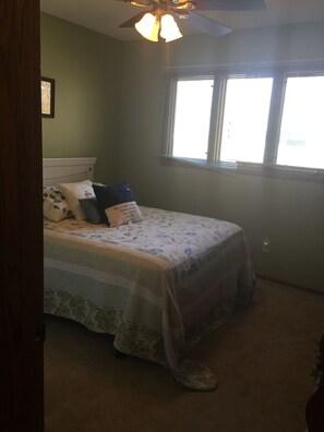 2 quartos, ferros/tábuas de passar roupa, Wi-Fi, roupa de cama