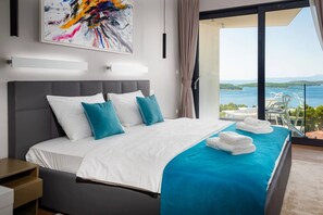 4 bedrooms, in-room safe, iron/ironing board, bed sheets