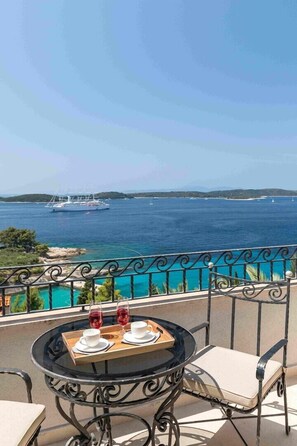 تناول الطعام بالخارج