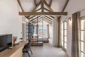 7 bedrooms, iron/ironing board, WiFi, bed sheets