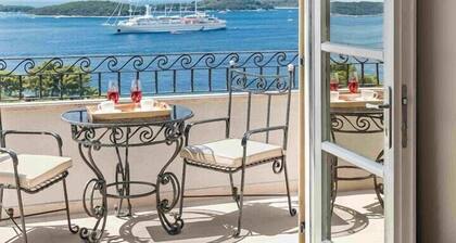 Villa Hvar Carpe Diem de lujo con piscina privada y staff, de lado al mar en Hvar, en la Isla de Hvar