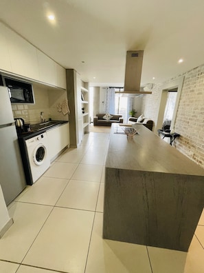 Interior - Cosy 2 bedroom opposite Grove & Lady Pohamba (Windhoek)