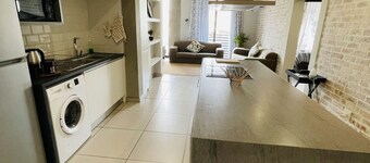 Cosy 2 bedroom opposite Grove & Lady Pohamba