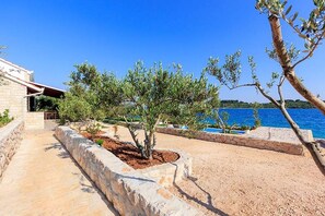 Property grounds - Luxury Beachfront Villa Dalmatino Trogir w/ private pool in Okrug Gornji - Ciovo (Trogir)