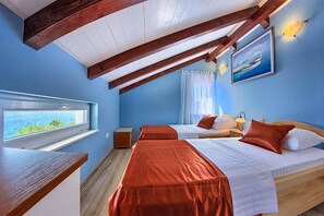 4 slaapkamers, een bureau, een strijkplank/strijkijzer, wifi