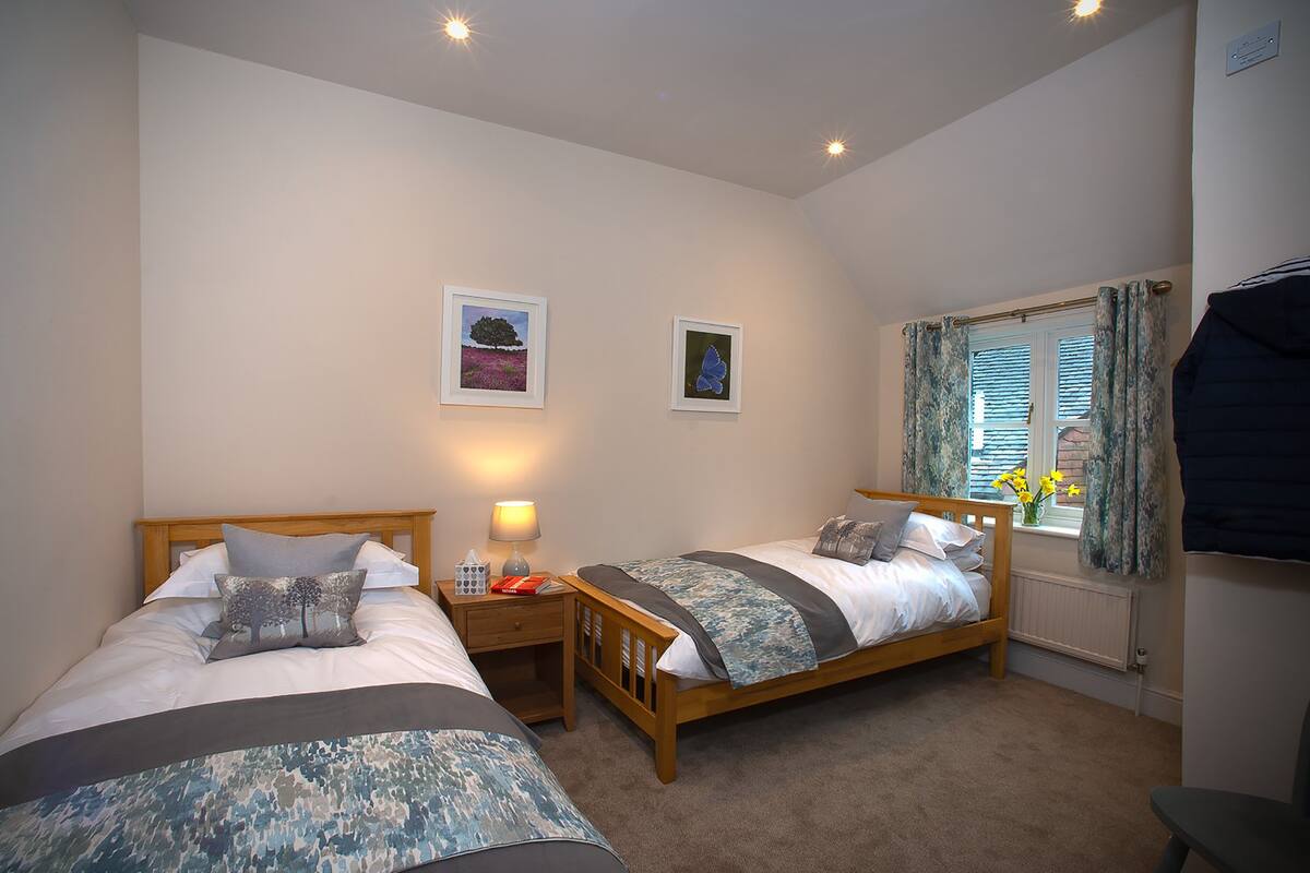 Classic Twin Room, Ensuite (Room 2)