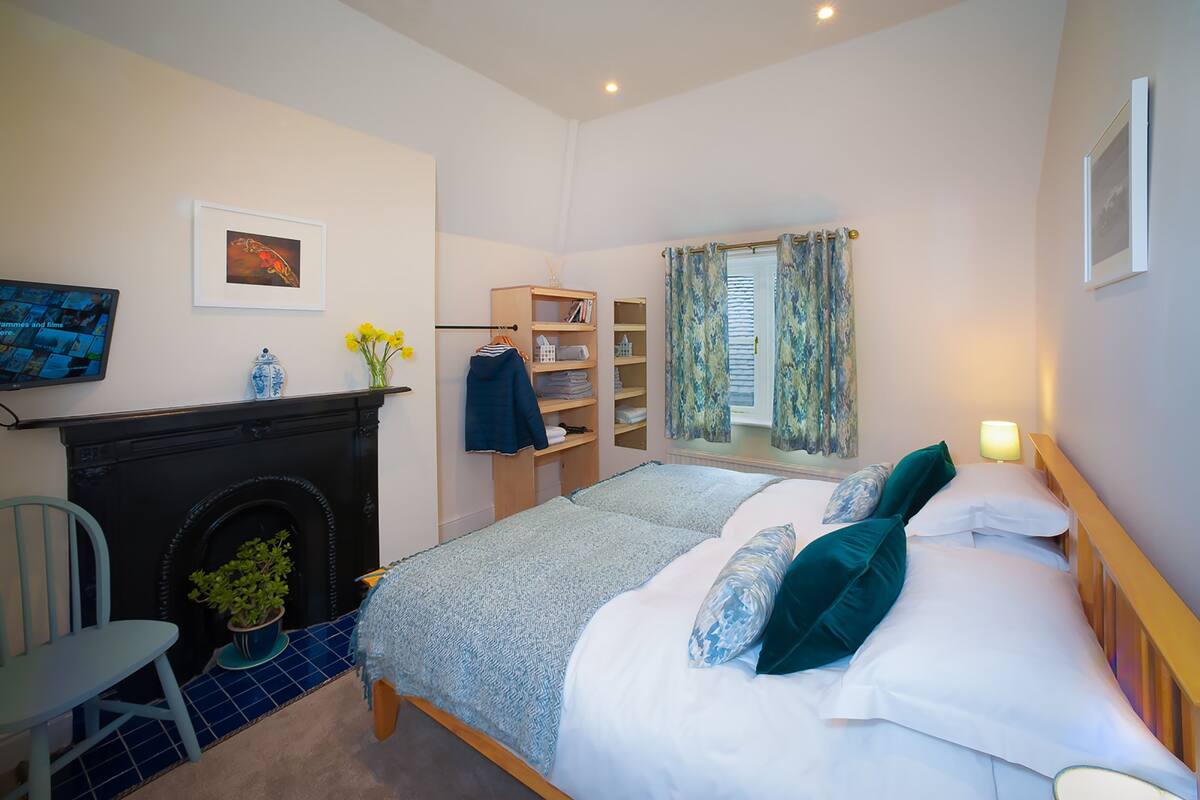 Habitación con 2 camas individuales, baño en la habitación (Room 1)