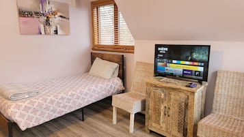 7 bedrooms, iron/ironing board, free WiFi, bed sheets