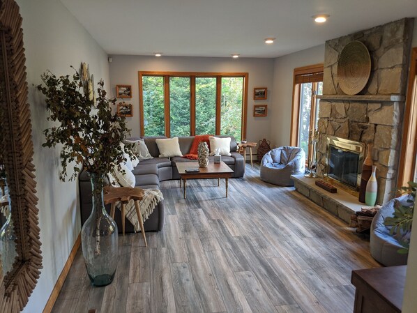 Smart TV, fireplace, DVD player, foosball - Incredible Riverside Getaway in the White Mountains - Central Location (Carroll)