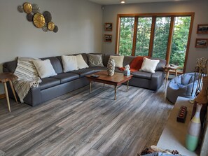 Smart TV, fireplace, DVD player, foosball - Incredible Riverside Getaway in the White Mountains - Central Location (Carroll)