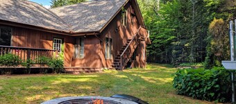 Incredible Riverside Getaway in the White Mountains - Central Location