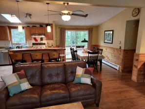 Smart TV, DVD player, books, stereo