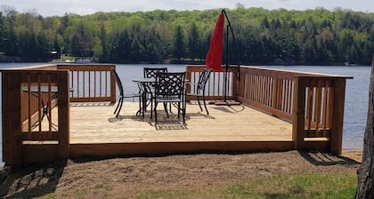 Red Cedar Chalet on Brady Lake
(Sauna and hot tub)