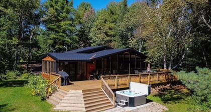 Red Cedar Chalet on Brady Lake
(Sauna and hot tub)